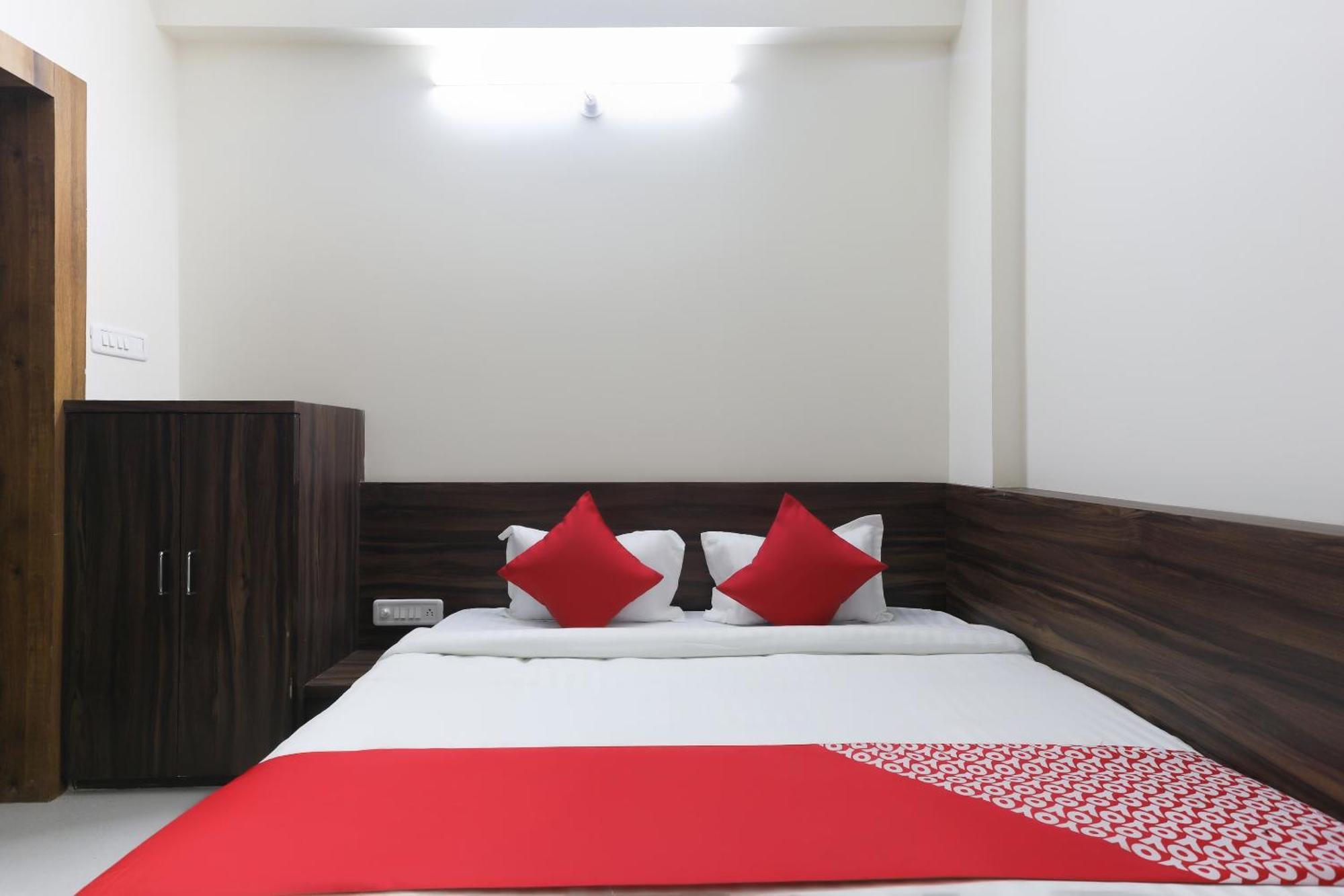 Hotel OYO 46617 La Flora Indore Exterior foto