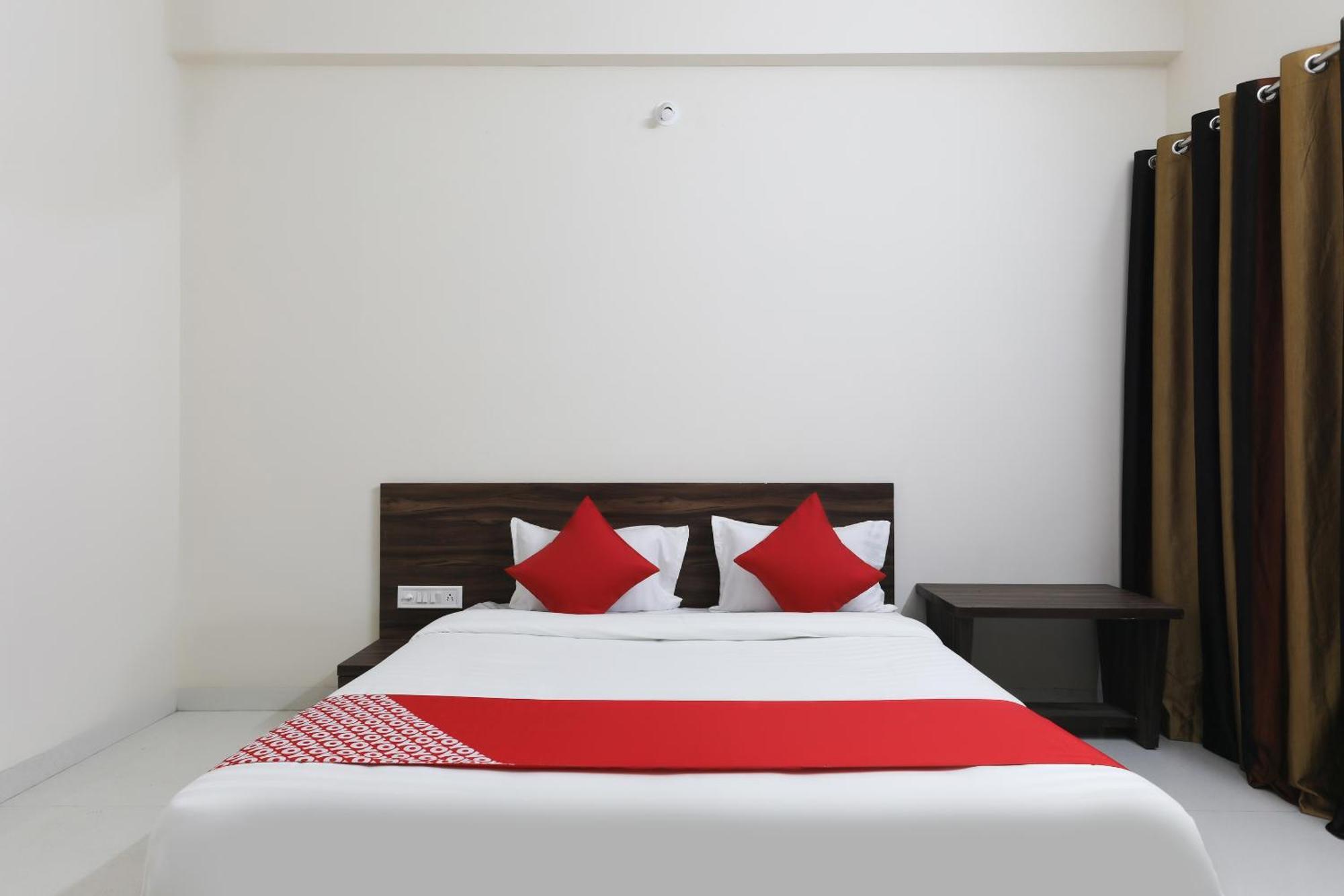 Hotel OYO 46617 La Flora Indore Exterior foto