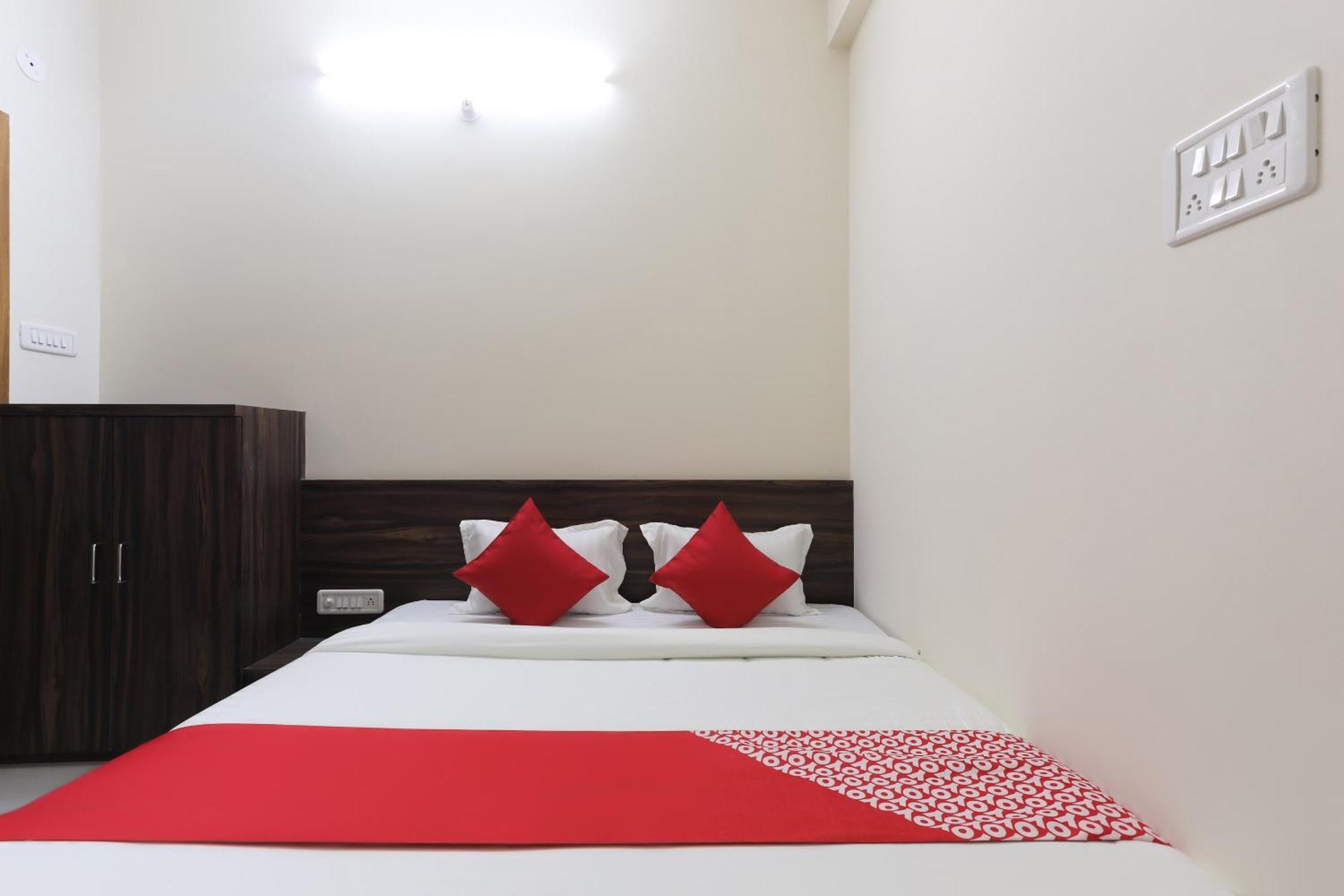 Hotel OYO 46617 La Flora Indore Exterior foto