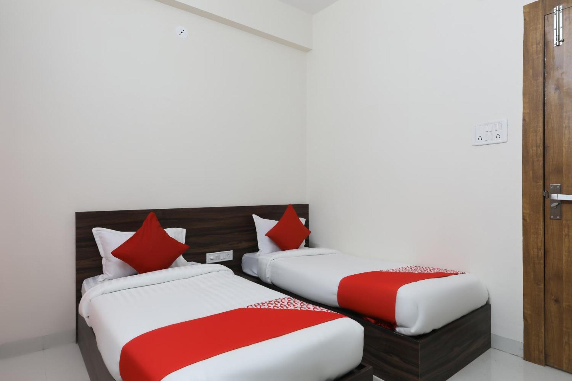 Hotel OYO 46617 La Flora Indore Exterior foto