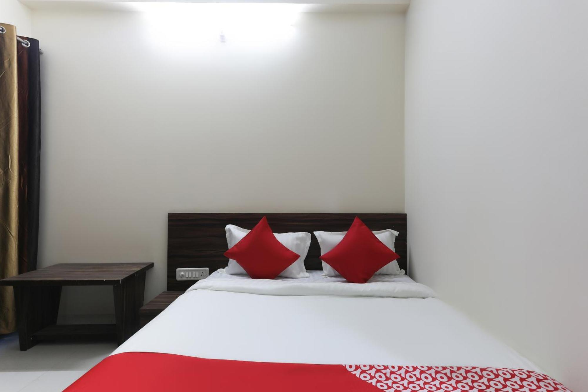 Hotel OYO 46617 La Flora Indore Exterior foto