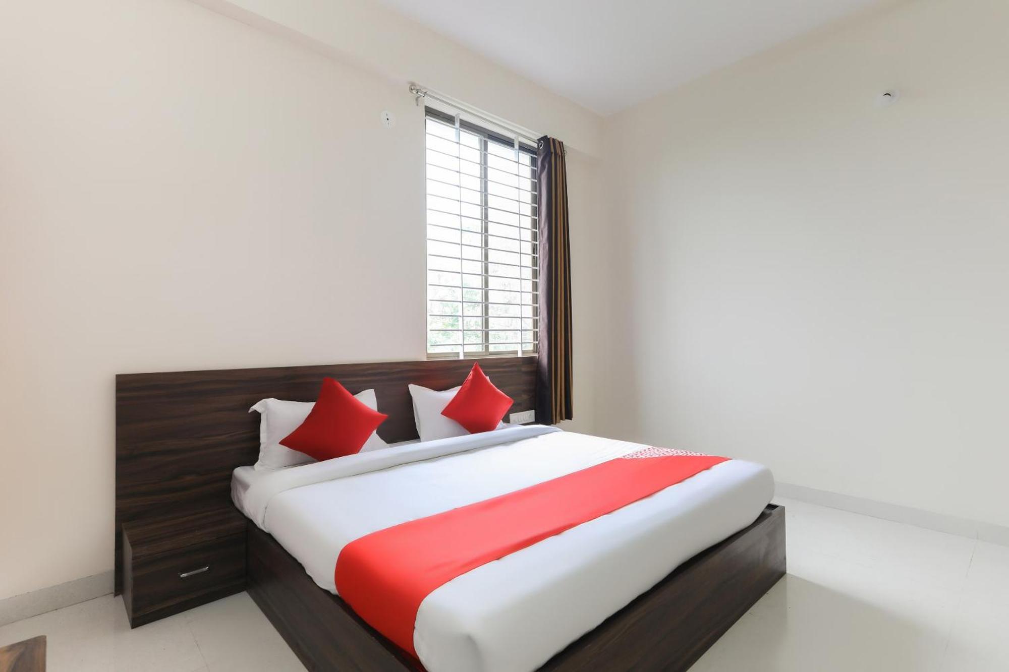 Hotel OYO 46617 La Flora Indore Exterior foto