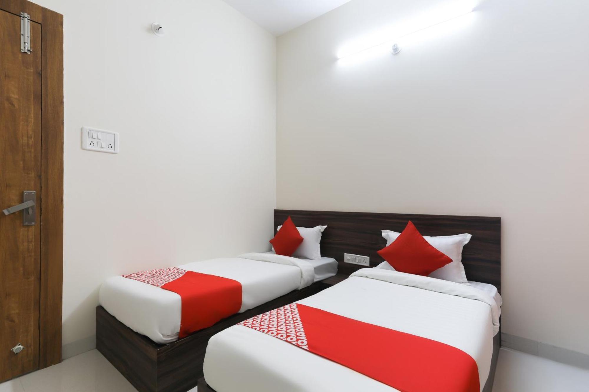 Hotel OYO 46617 La Flora Indore Exterior foto