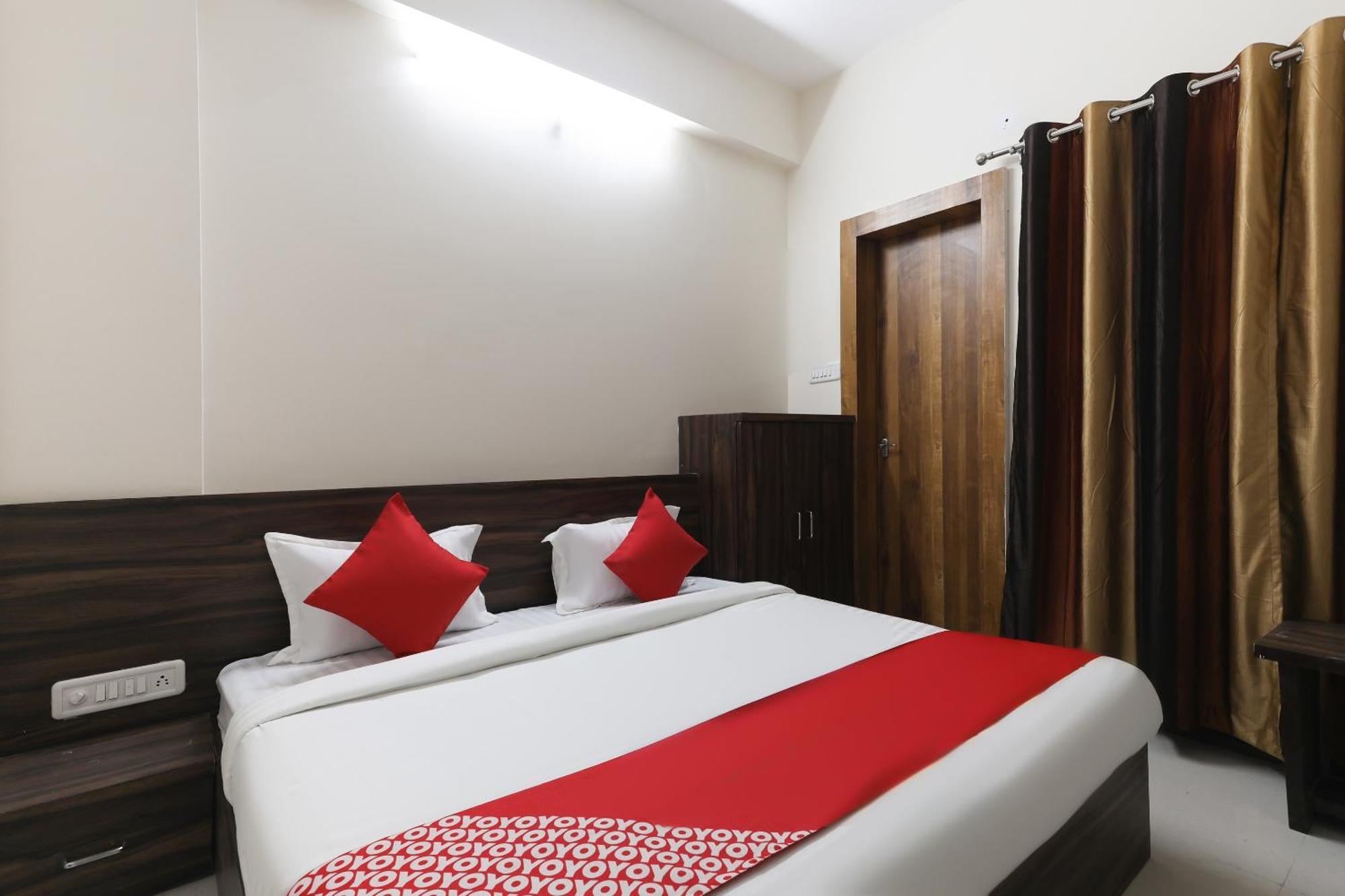 Hotel OYO 46617 La Flora Indore Exterior foto